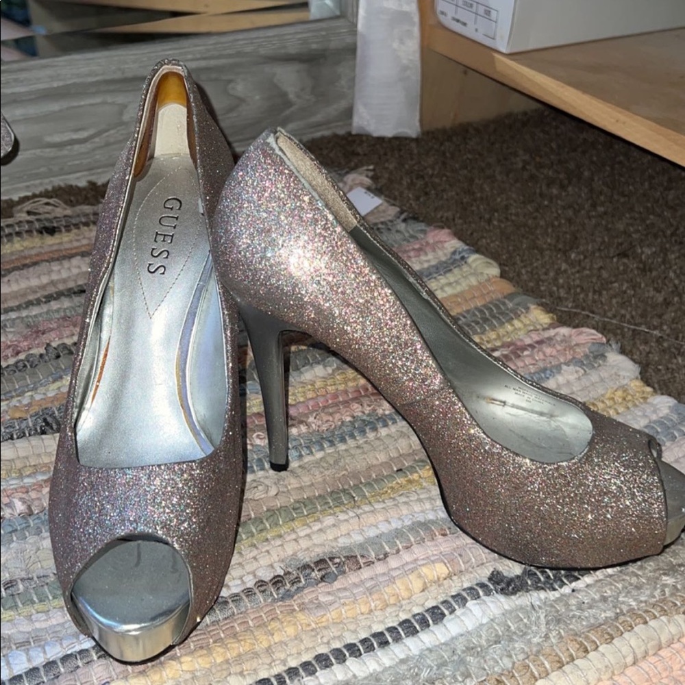 GUESS heels - Picture 3 of 3